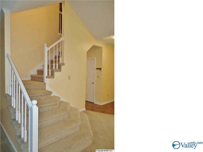 Building Photo - 722 Highland Dr