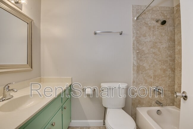 Building Photo - 250 Almon Ct