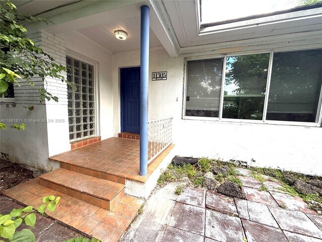 Building Photo - 11305 NE 13th Ave