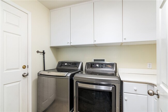 Building Photo - 27194 Red Maple St