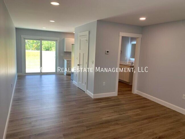 Building Photo - 208 Rocky Rdg Dr