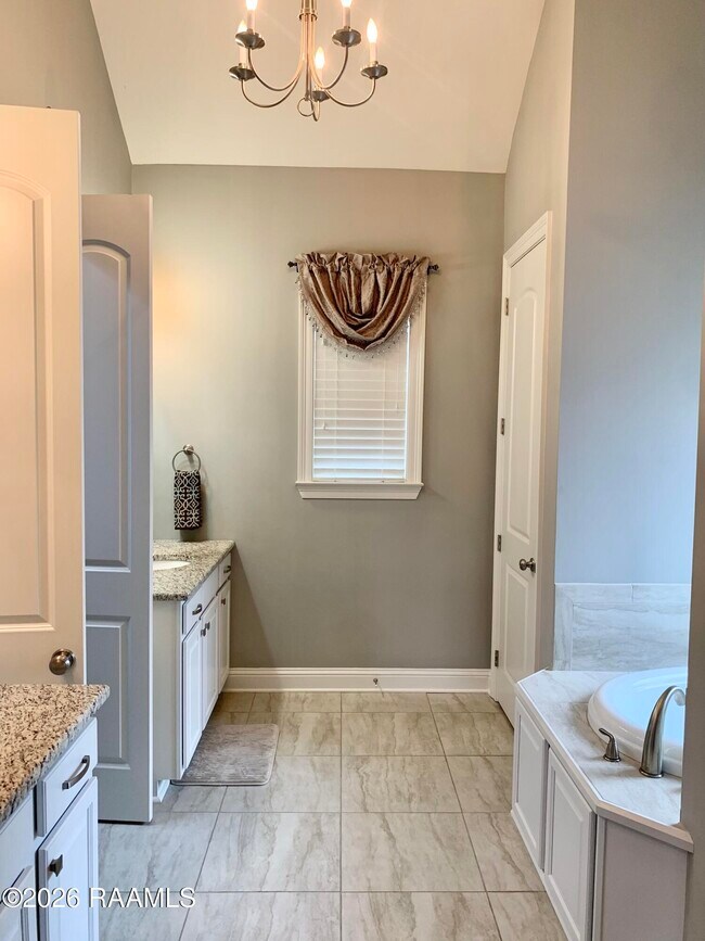 Building Photo - 200 Cypress View Dr