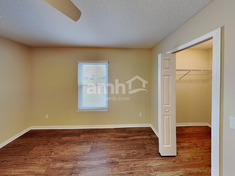 Building Photo - 1002 Chapeltown Cir N