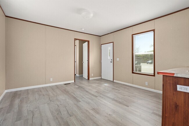 Building Photo - 4805 41st St E