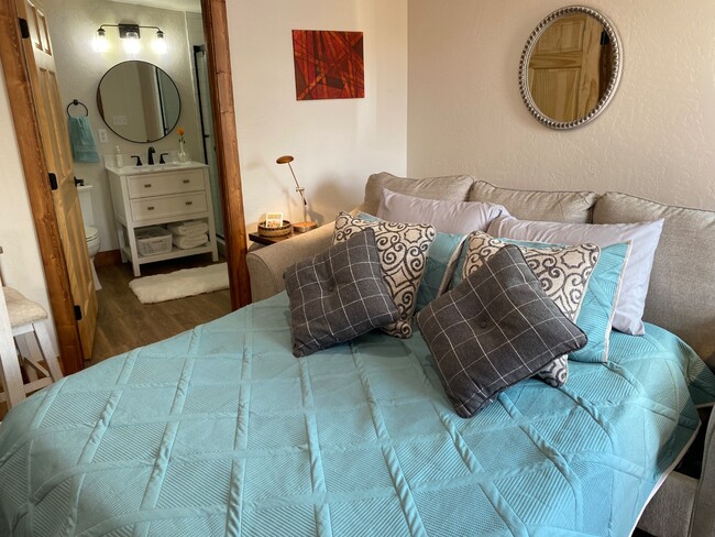 Building Photo - 444 E Montezuma Ave