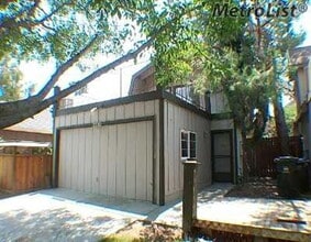 Building Photo - South Davis Townhome