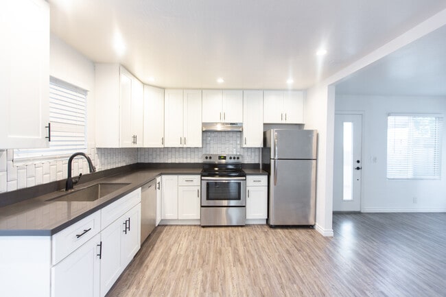 Building Photo - Villa 10 Apartments