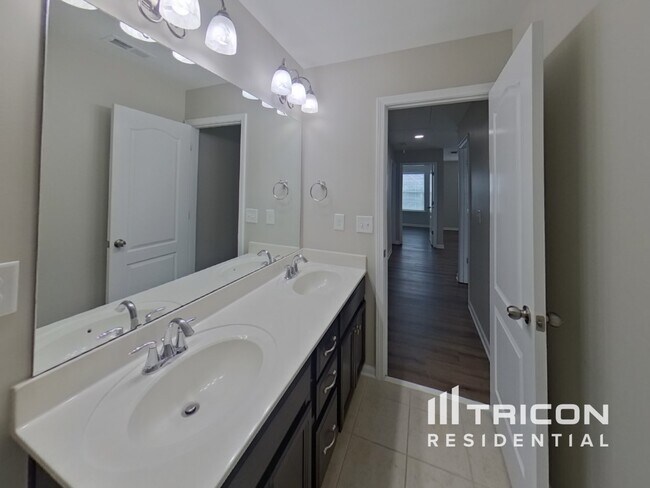 Building Photo - 941 Lynnview Ct