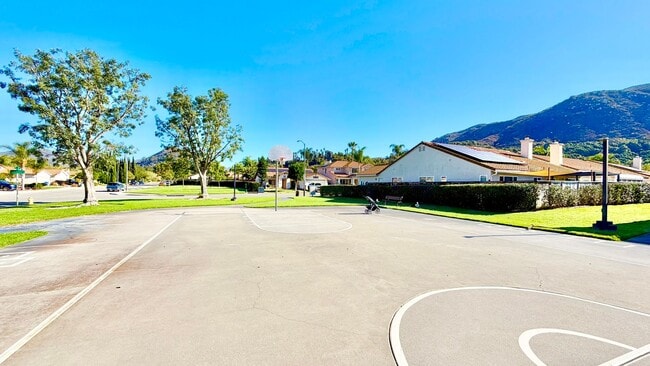 Building Photo - Lovely Single-Story Home in the Friendly a...