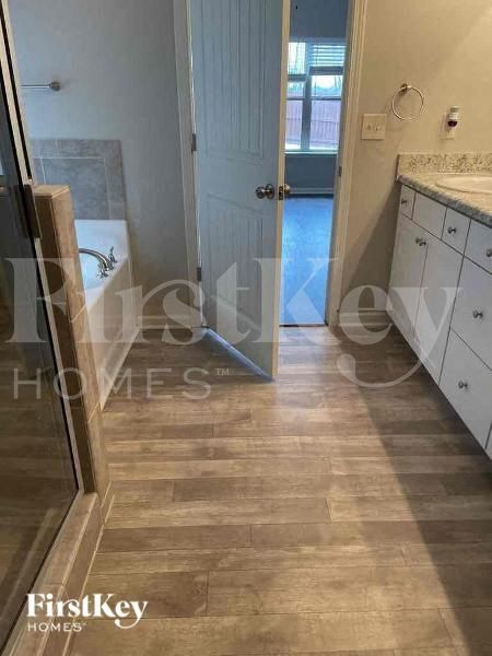 Building Photo - 1980 Township Dr