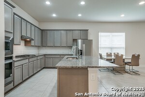 Building Photo - 1114 Aidenbaum