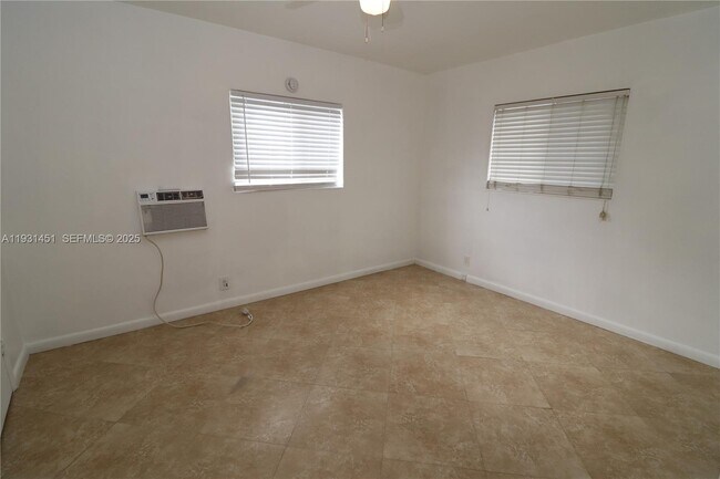 Building Photo - 1708 N 16th Ave