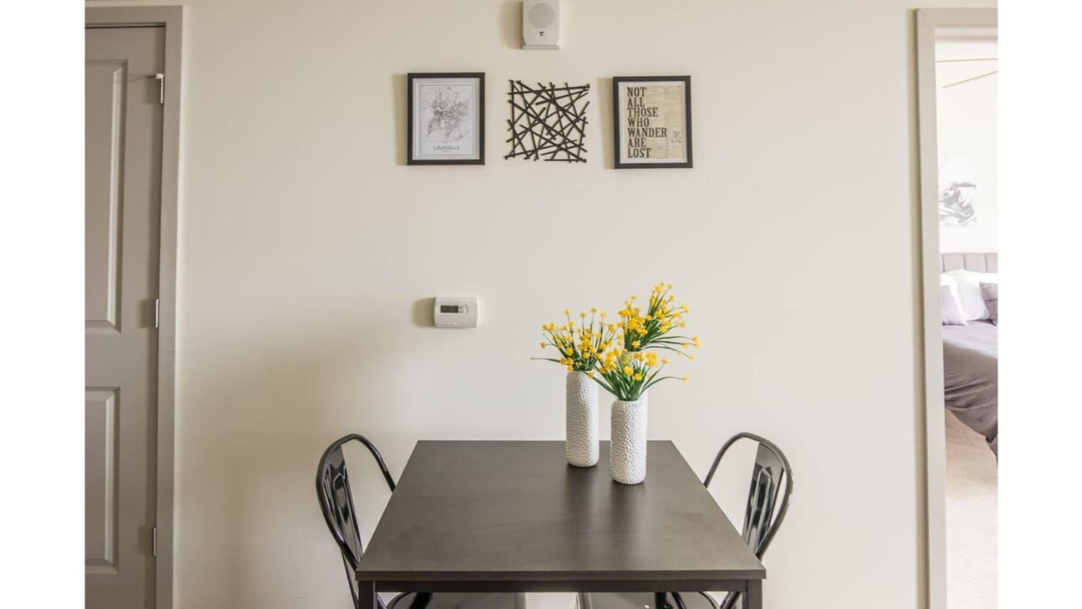 Building Photo - 633 E Main St