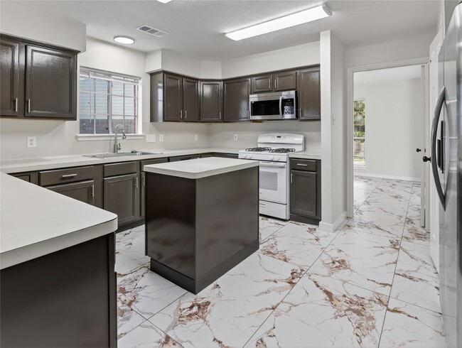 Building Photo - 4418 W Thunderwood Cir