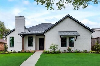 Building Photo - 2810 Esquire Ln