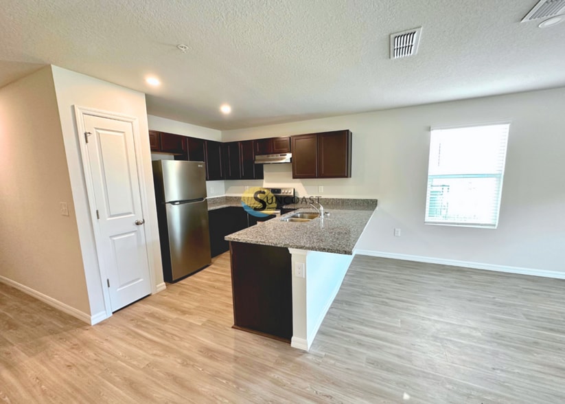 Building Photo - 7632 Mailes Ct