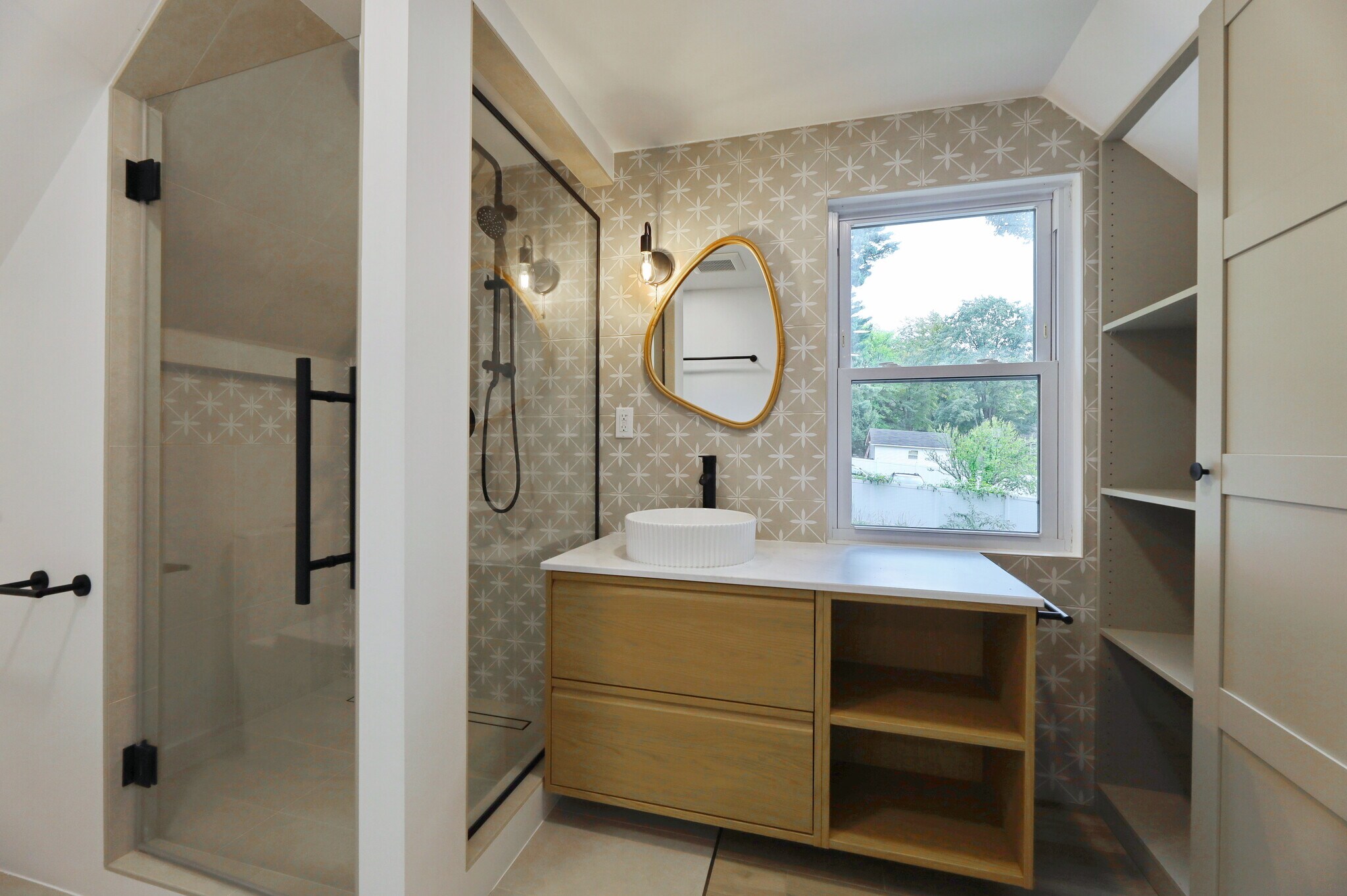 Building Photo - 205 Island Rd