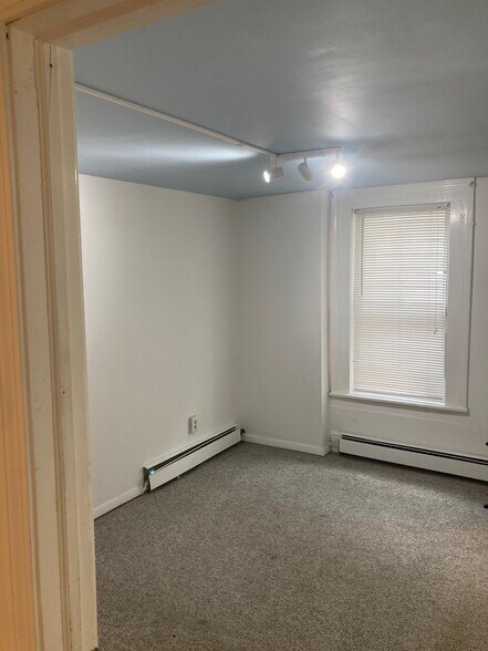Building Photo - 405 Bellevue St