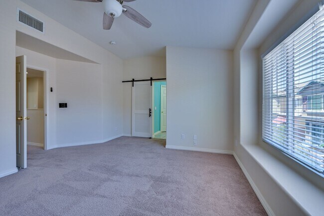 Building Photo - NW 3 bedroom!! Community Pool!! Playground...