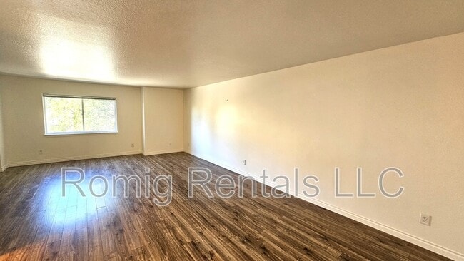 Building Photo - 1817 NE 88th Cir