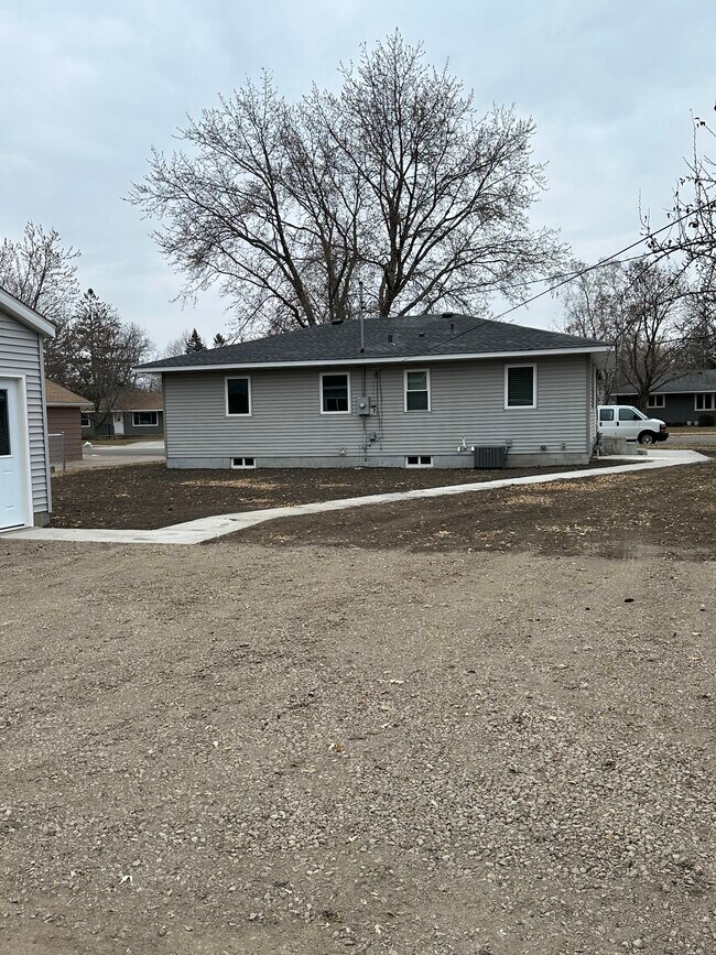 Building Photo - 831 25th Ave N