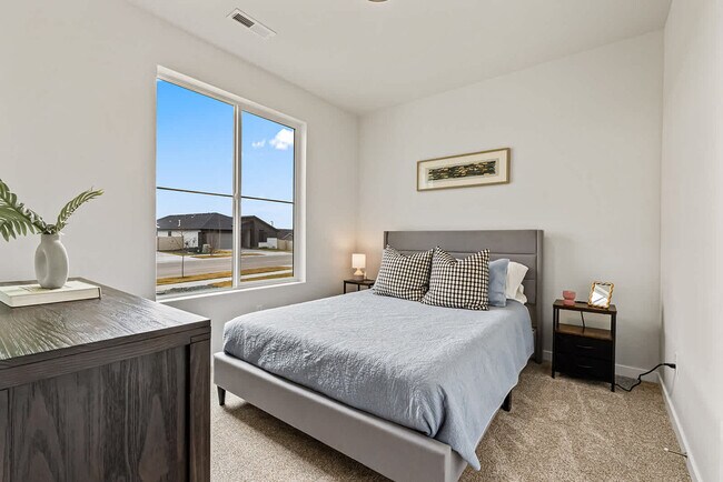 Building Photo - 1424 W Bass River Dr