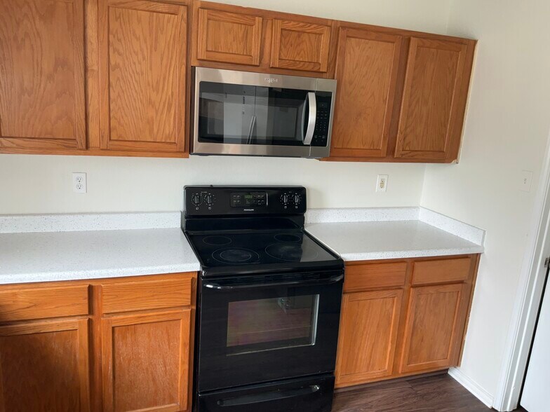 Building Photo - 8724 Hunters Creek Ct