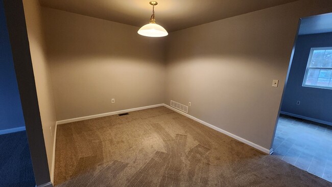 Building Photo - Affordable 2 bedroom / 1 bathroom townhome.