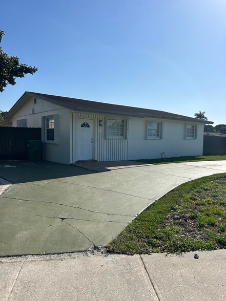 Building Photo - 11780 SW 182nd Ter