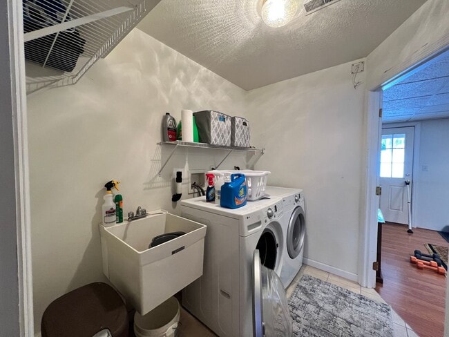 Building Photo - Beautiful 2 Bedroom with an office, 2.5 Ba...