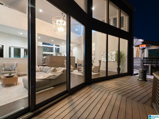 Building Photo - 412 Vesclub Pl