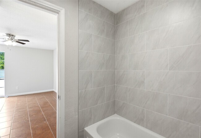 Building Photo - 12500 Sandpiper Dr