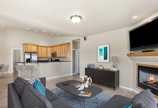 Building Photo - Lakefront Home in Cascade Valley