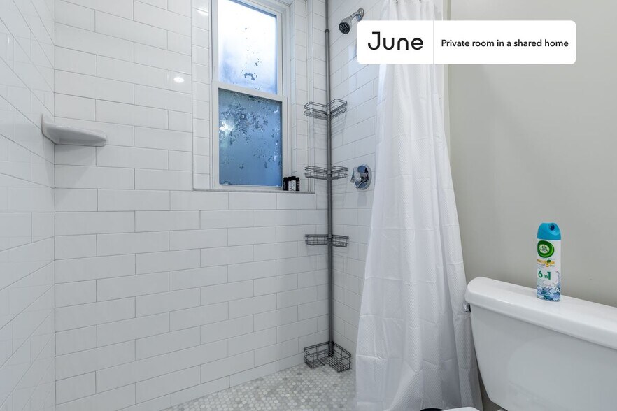 Building Photo - Room in Shared 4 bed/1 bath home