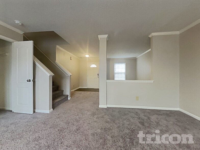 Building Photo - 1618 Howell Dr