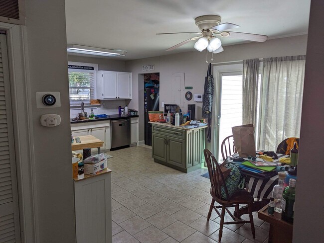 Kitchen/dining table - 211 Sandpiper Dr