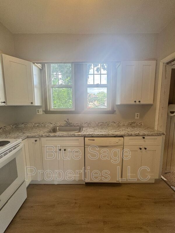 Building Photo - 3207 Albemarle Ave