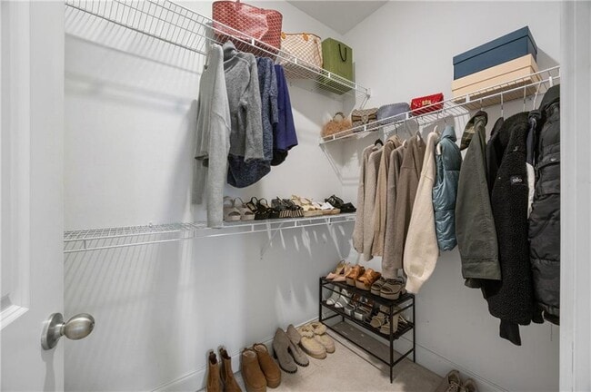 Building Photo - 6529 Beacon Dr