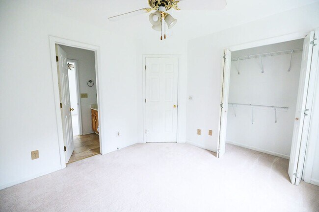 Building Photo - Wonderful and Spacious 3 bedroom home 2.5 bath in High Point with 2 car garage and large fenced-i...