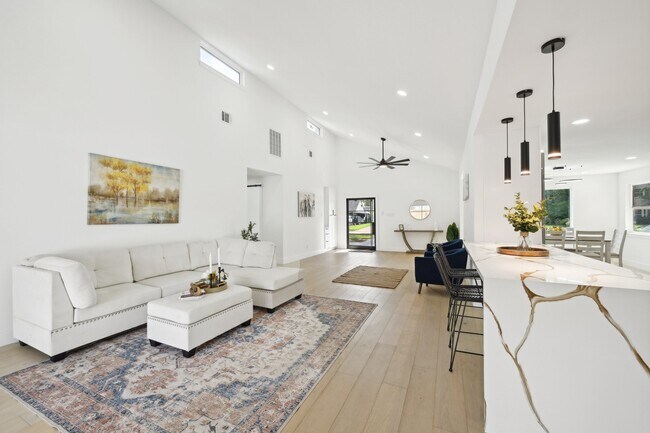 Building Photo - 3729 Rio Vista St
