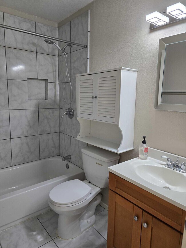 Building Photo - 82075 Country Club Dr