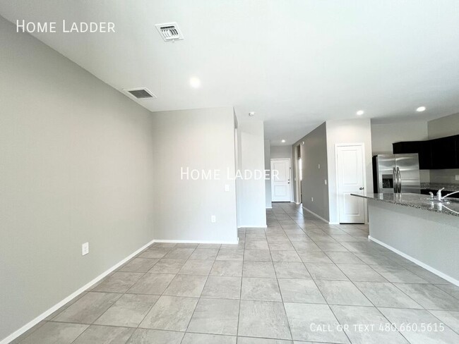 Building Photo - Modern 3-Bedroom, 2-Bath Home with Spaciou...