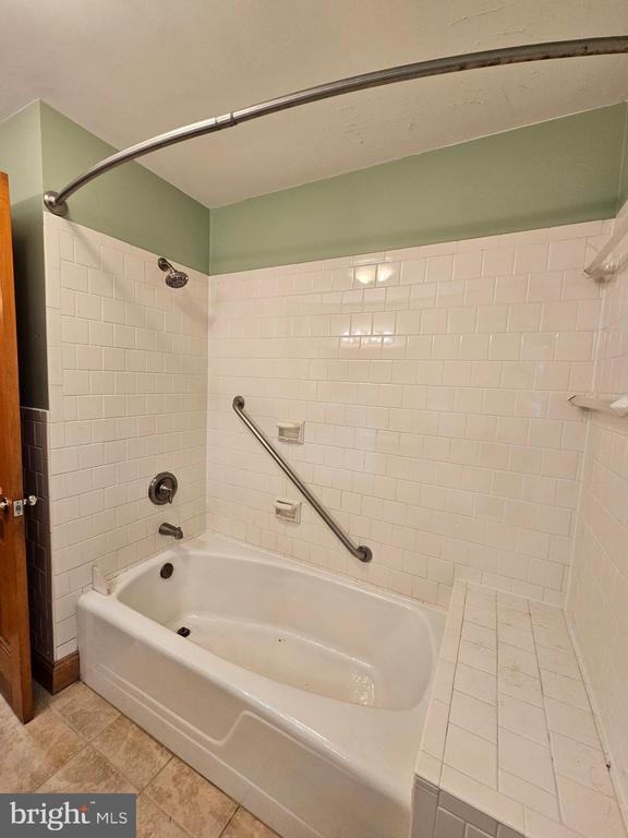 Building Photo - 615 Villa Ave