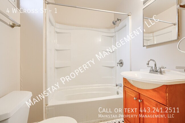 Building Photo - 4 W Cross St