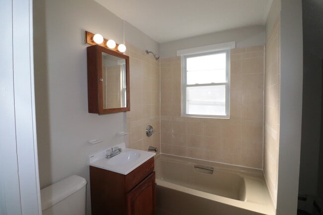 Building Photo - Gorgeous single-family Home