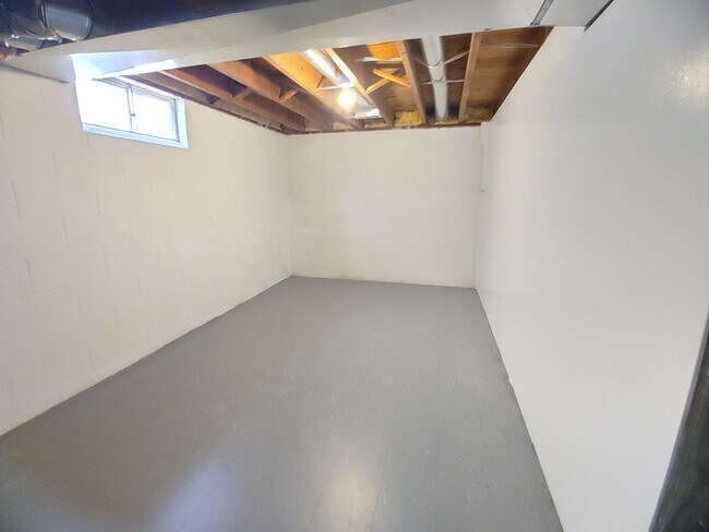 Building Photo - Charming 2 Bedroom 2 Bathroom House!