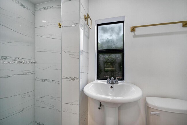 Building Photo - 7810 Beach View Dr