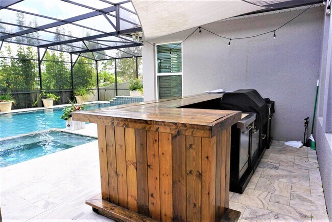 Building Photo - Orchard Hills 6 bed / 3.5 Bath - Partially Furniushed