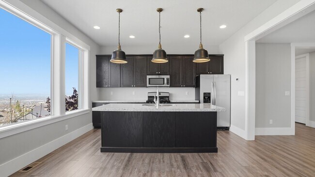 Building Photo - Luxurious Herriman 6 Bed with Indoor Court, Theater & Stunning Views!!!