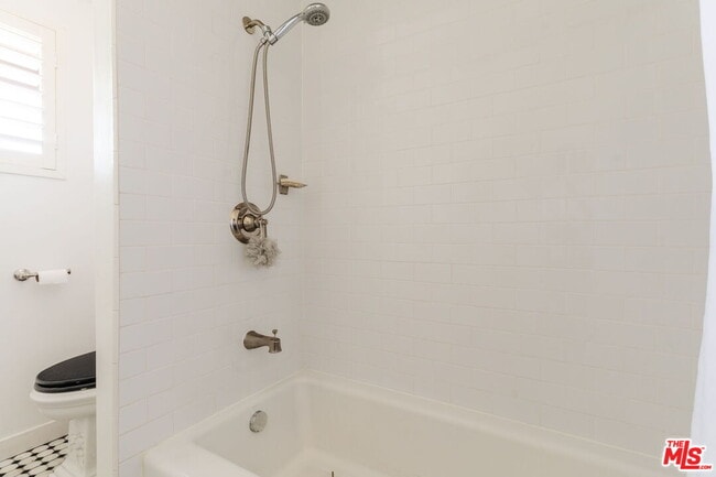 Building Photo - 2344 Sunset Heights Dr